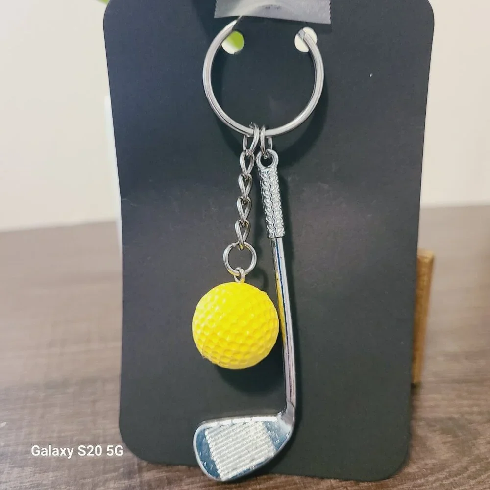 Unknown Brand Golf Club w/Yellow Ball Keychain NWOT Unisex Collectible Keys Home